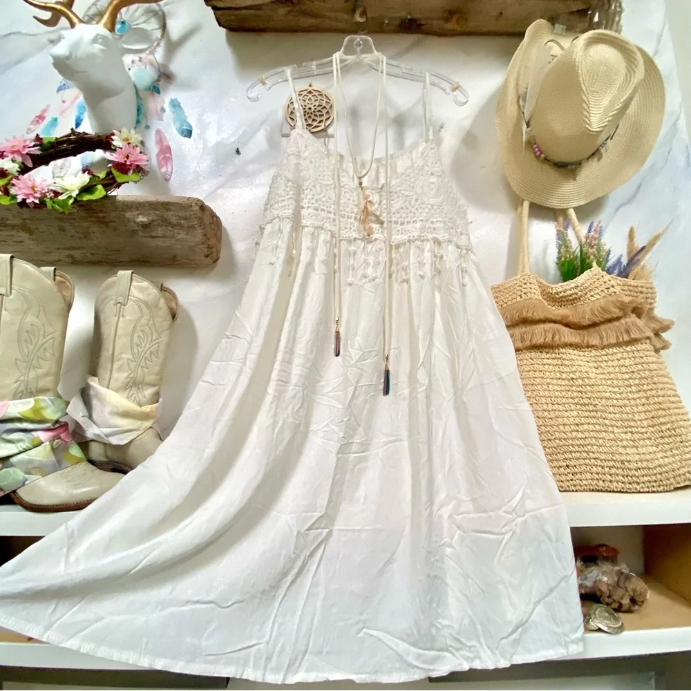 SOLD ⭐️Prairie vibe crochet boho dress w intricate fringe & shabby chic vibe - Picture 3 of 7